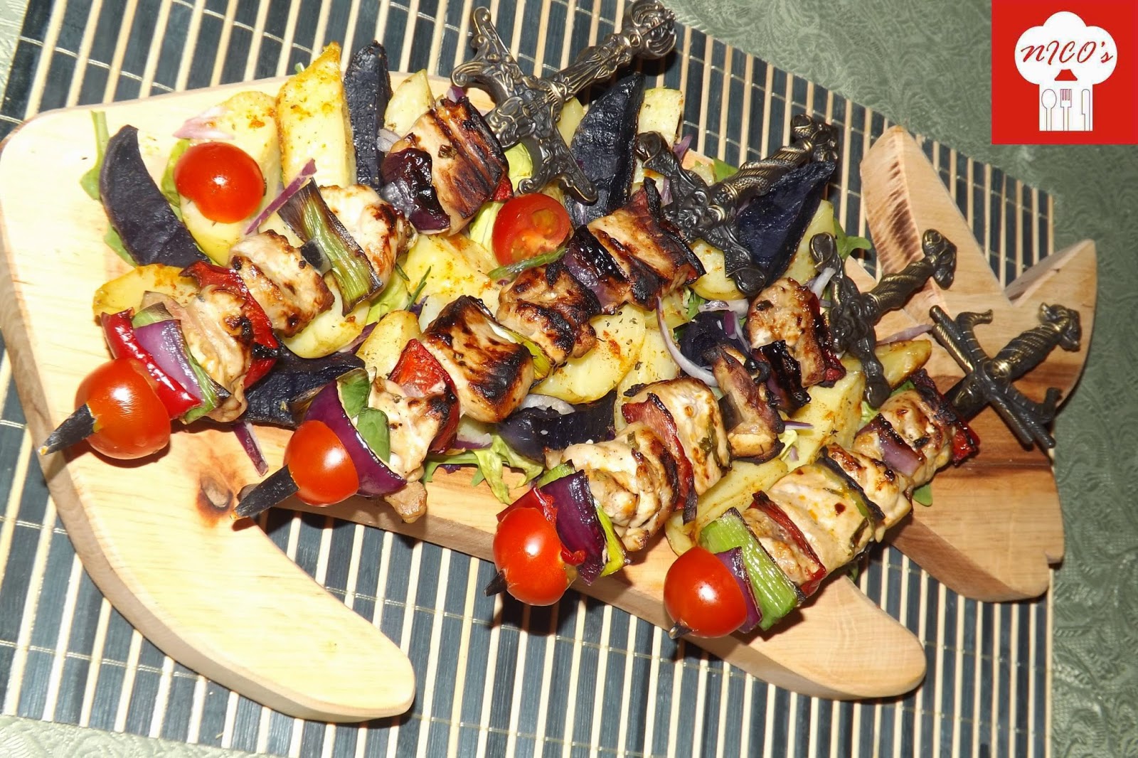 Frigarui de porc, piept de pui si legume