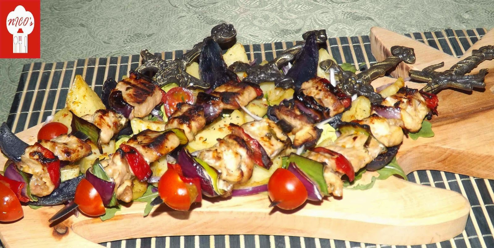 Frigarui de porc, piept de pui si legume