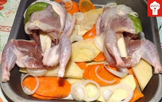 Prepelita invelita in bacon cu jeleu de mazare si cartofi