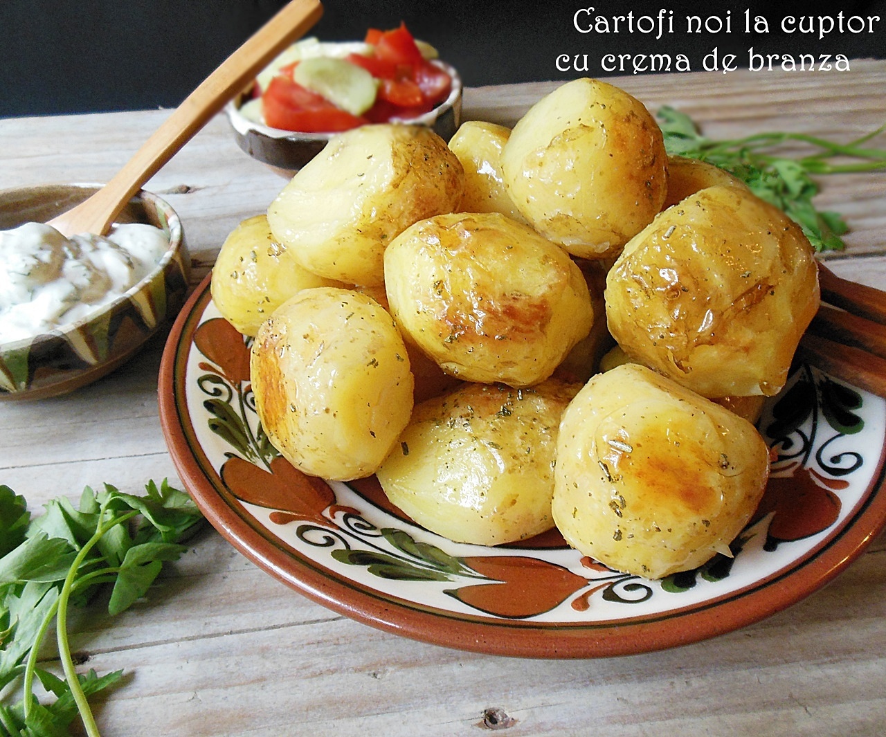 Cartofi noi la cuptor cu crema de branza