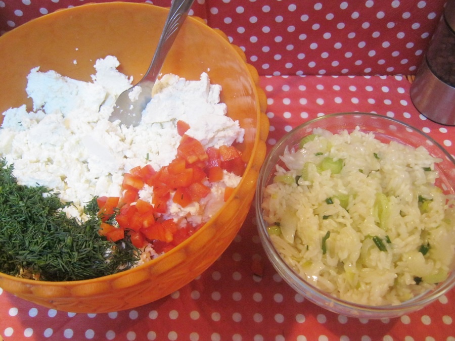 Sarmalute umplute cu urda ,cu mamaliguta si alte bunatati