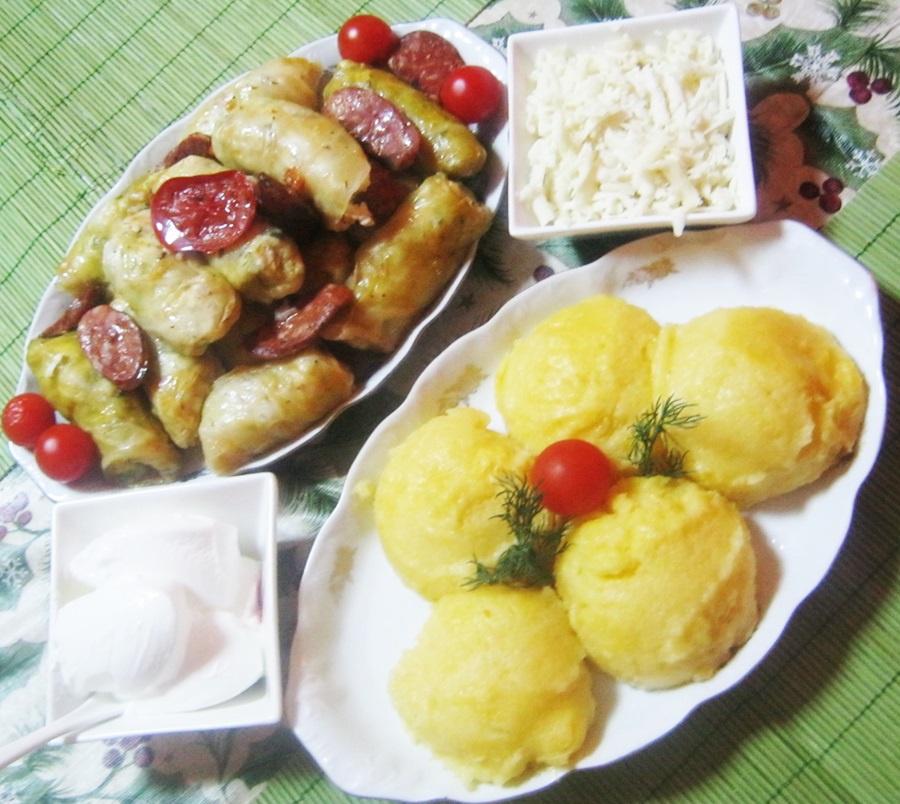 Sarmalute umplute cu urda ,cu mamaliguta si alte bunatati