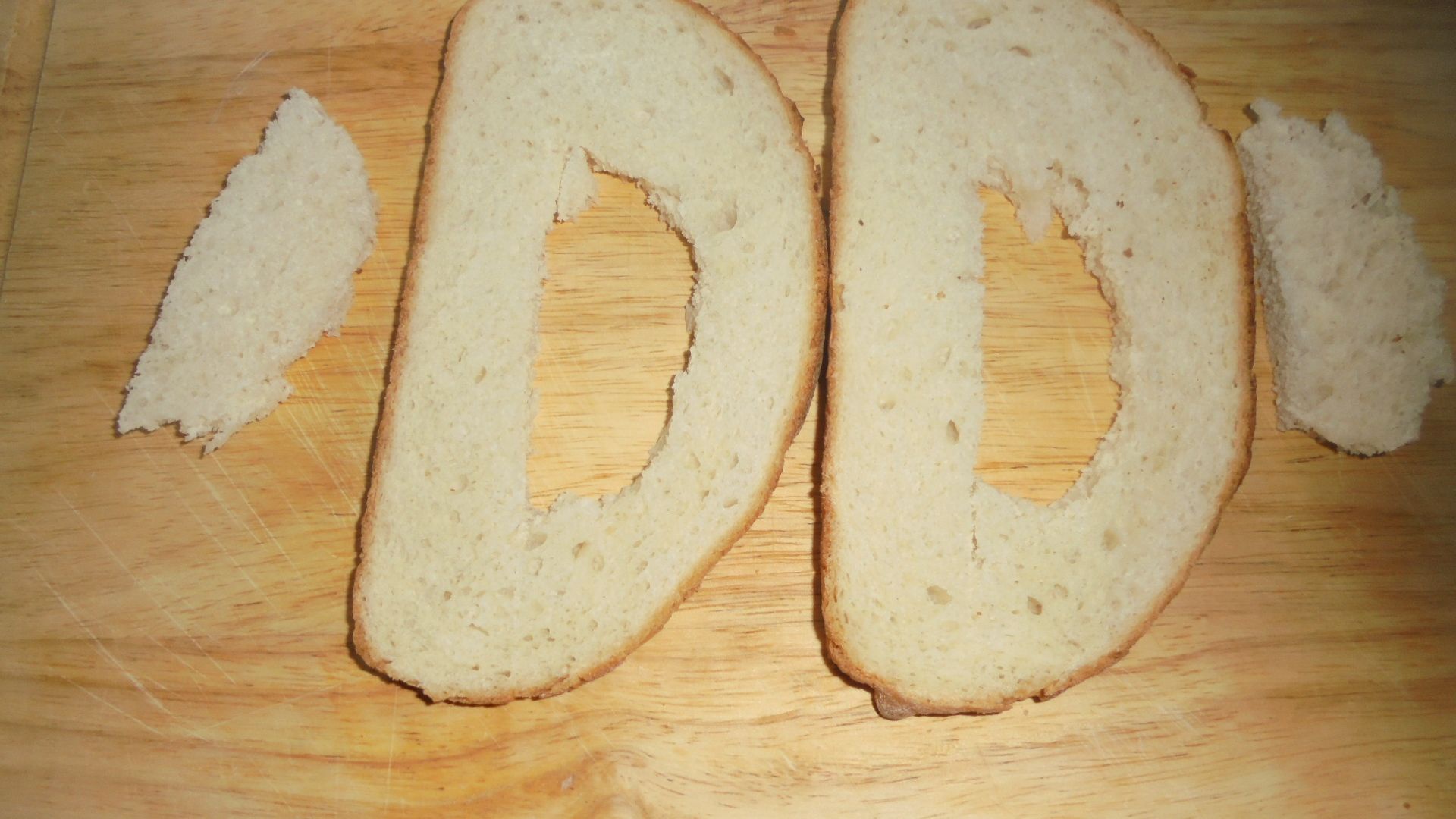 Sandvis cu ochiuri in paine