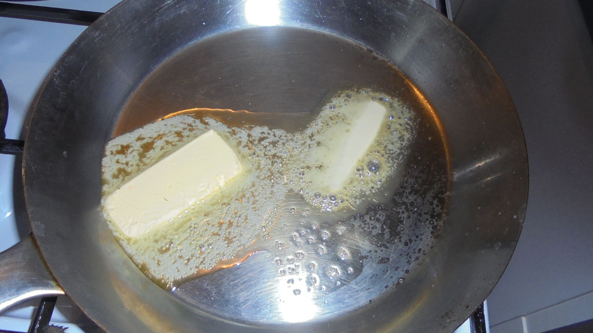 Sandvis cu ochiuri in paine