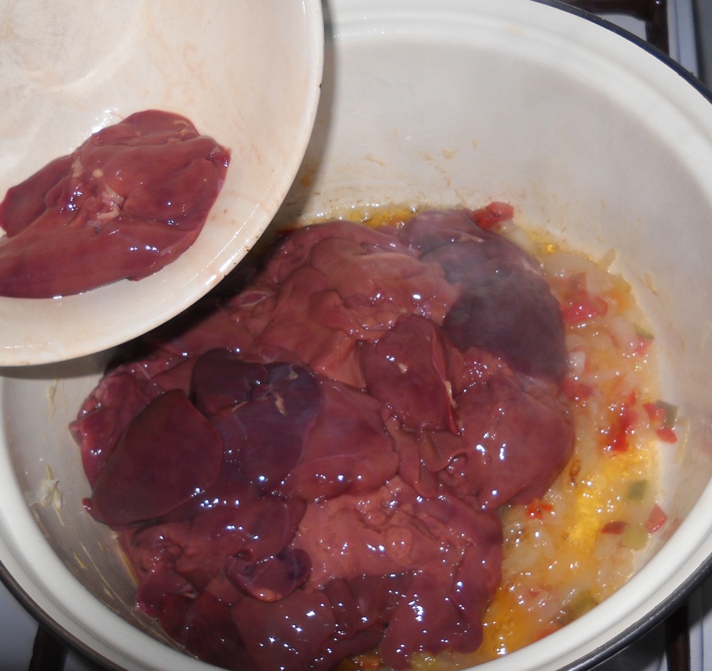 Tocanita de  ficatei de pui. Reteta simpla si delicioasa