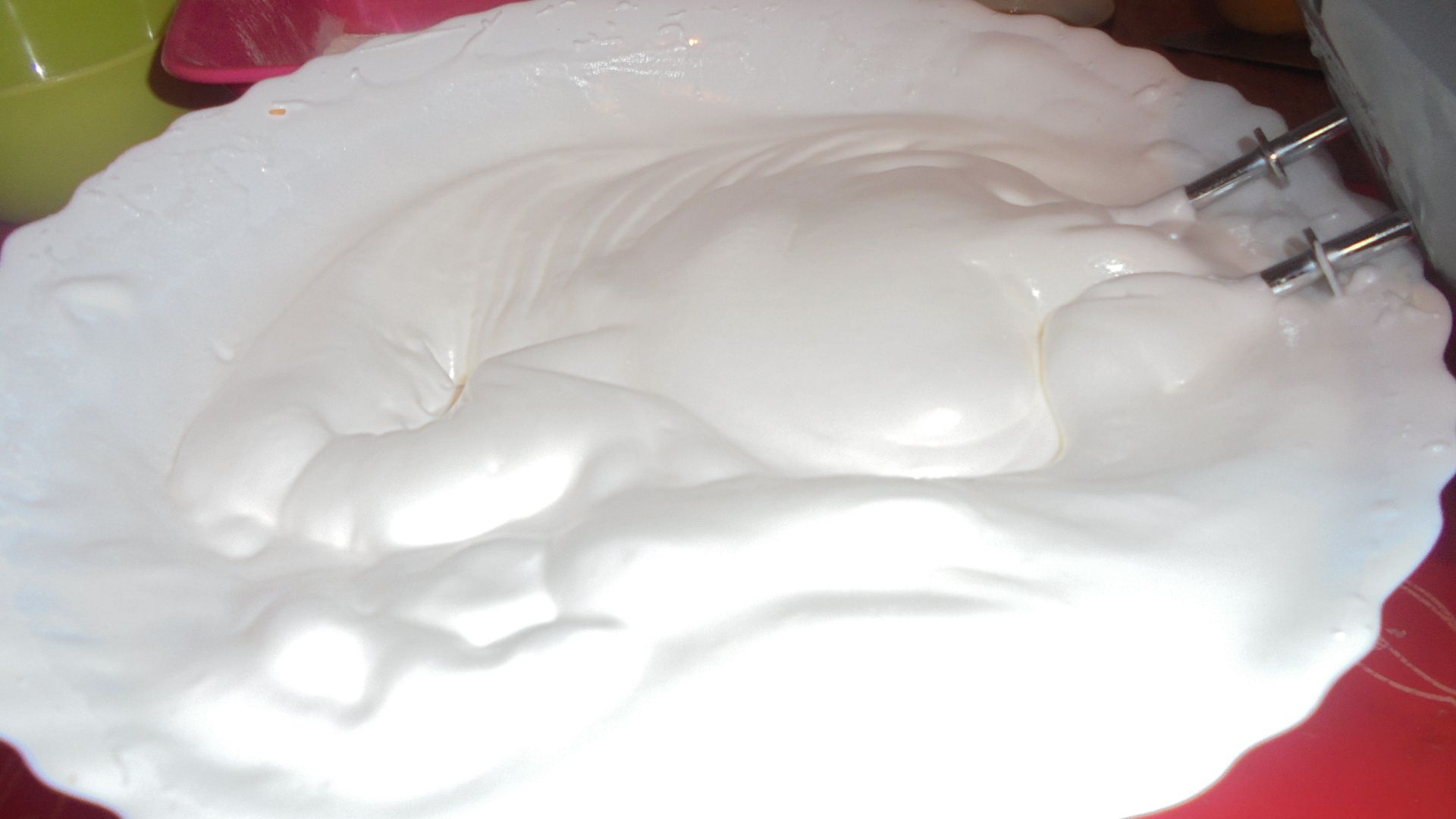 Prajitura pandispan cu caise