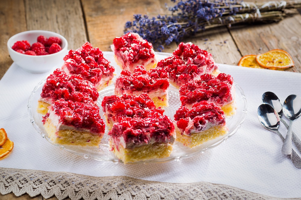 Prajitura cu crema de branza si zmeura