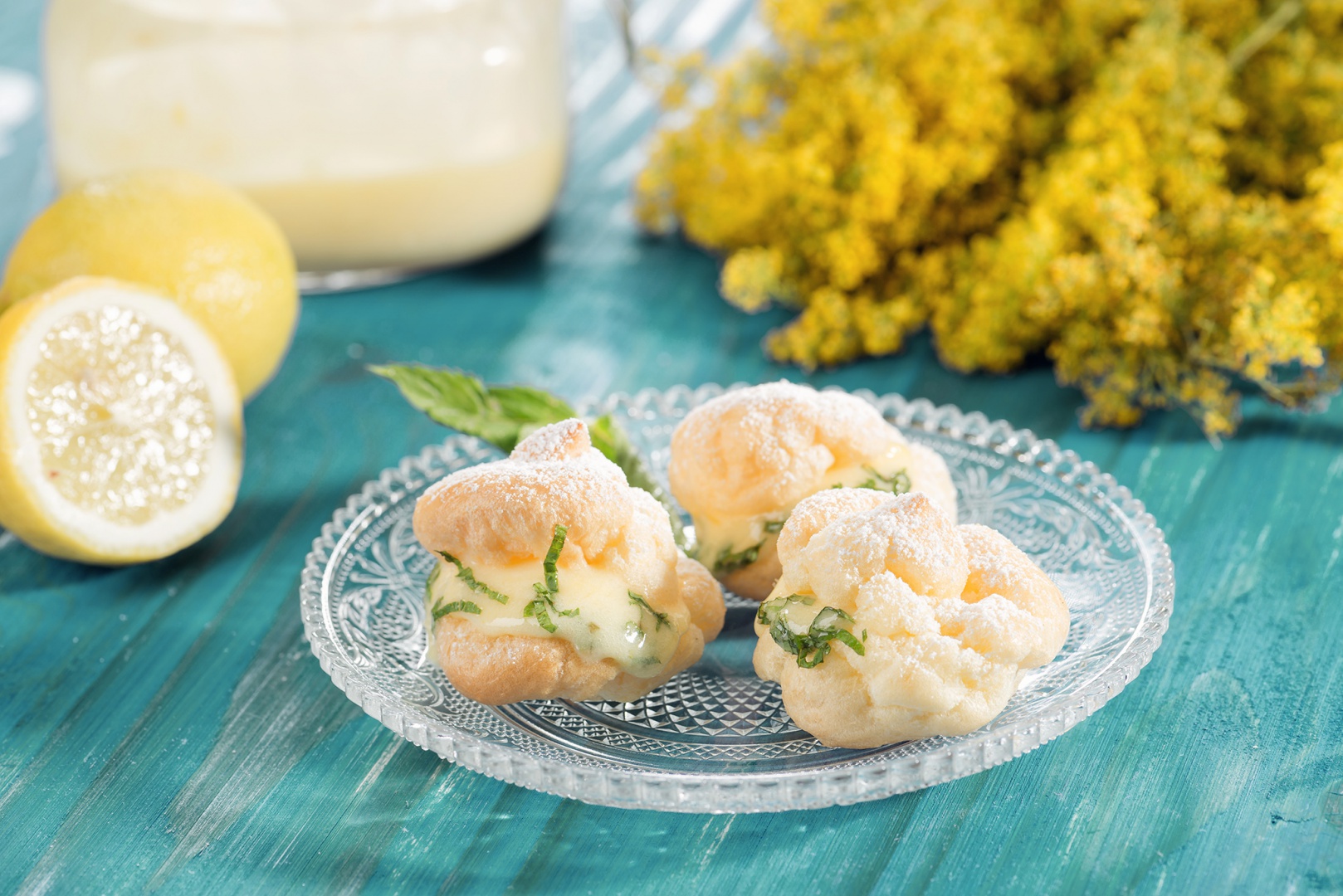 Choux a la creme cu lamaie si menta