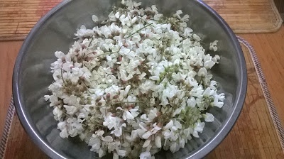 Dulceata din flori de salcam