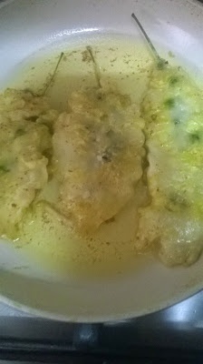 Flori de salcâm în aluat de clătite de post şi fără gluten