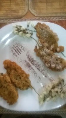 Flori de salcâm în aluat de clătite de post şi fără gluten