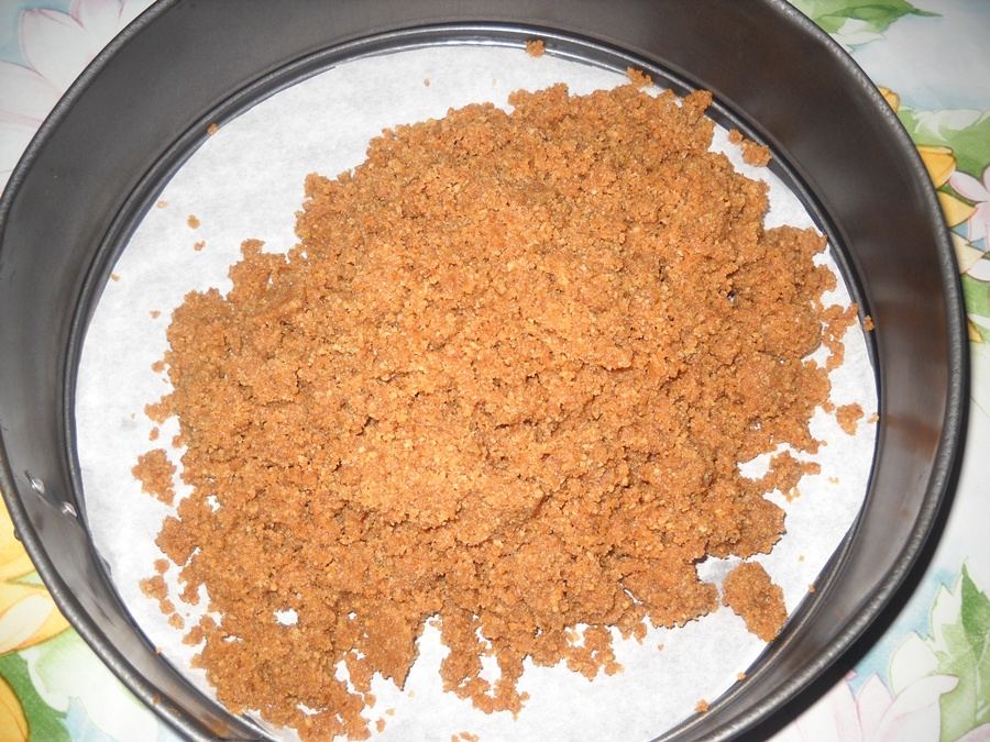 Cheesecake  fara coacere cu jeleu de caise. Un desert usor si aromat de vara