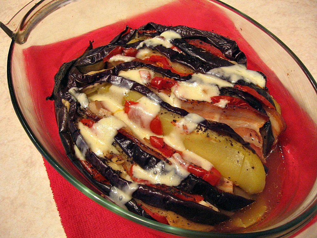 Evantai de vinete cu dovlecel, bacon si rosii