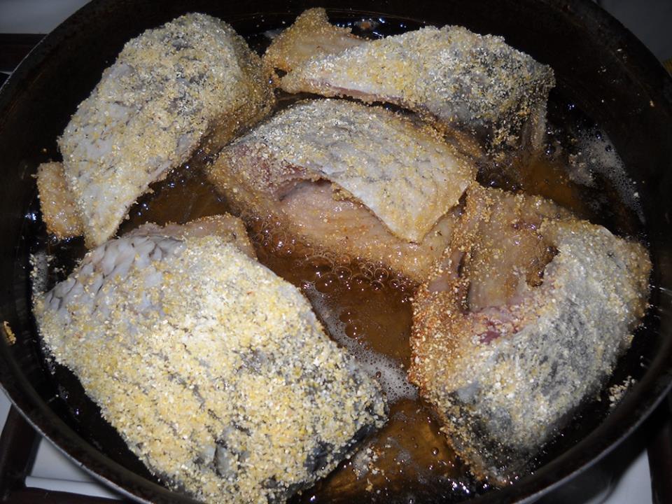 Crap prajit cu malai.