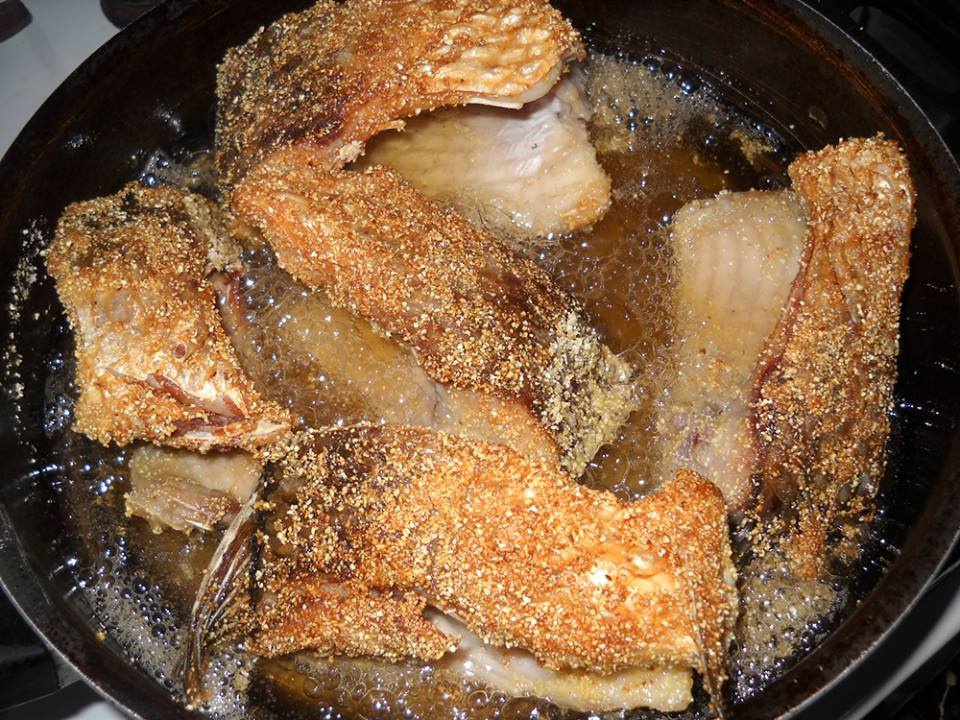 Crap prajit cu malai.