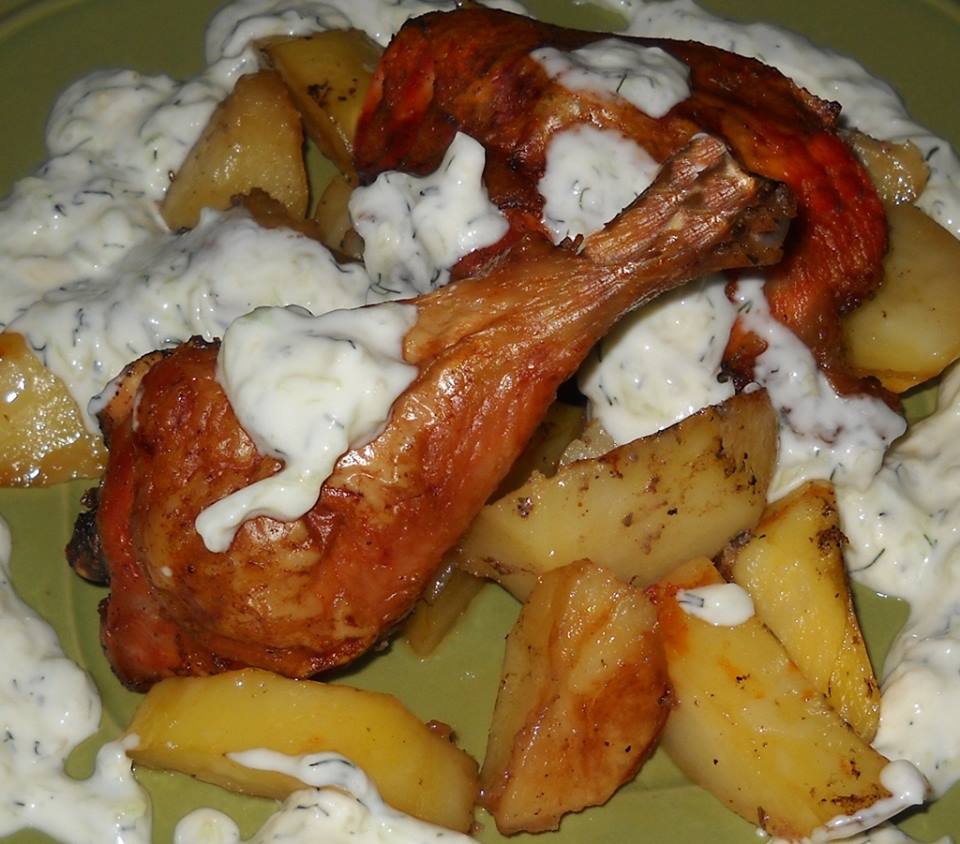 Pulpe de pui cu cartofi la cuptor