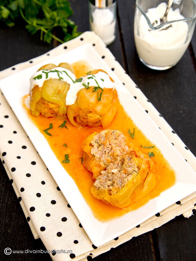 Ardei umpluti la Crock Pot