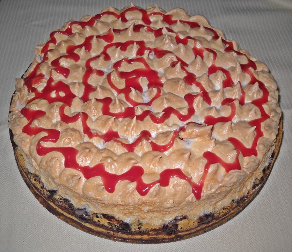 Prajitura marmorata cu visine si bezea. Un desert absolut delicios, cu fructe proaspete sau congelate