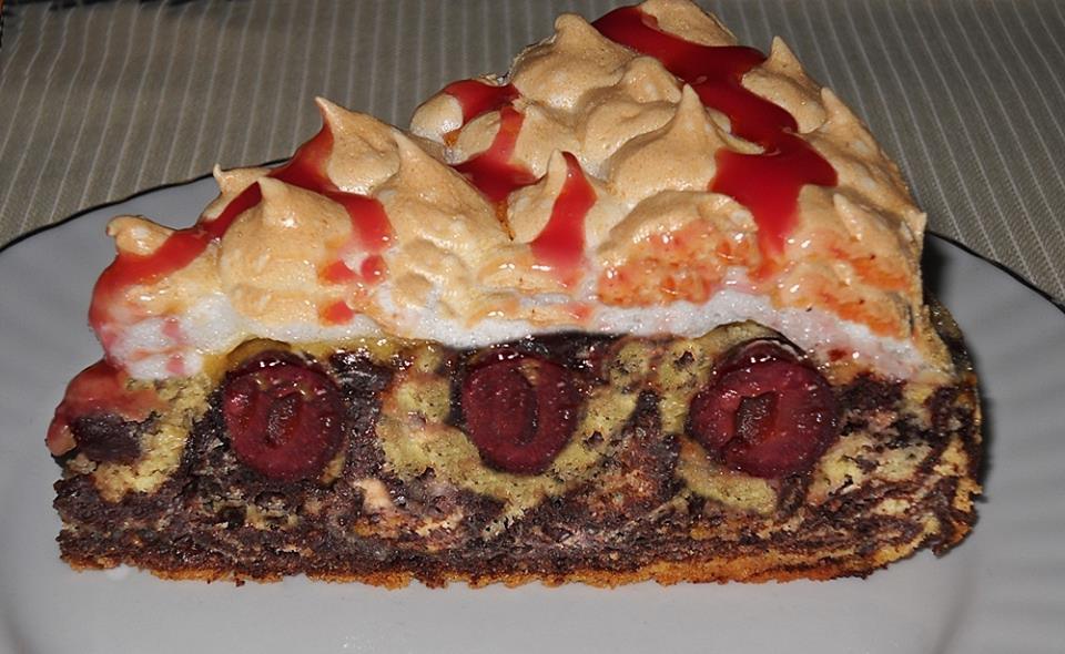 Prajitura marmorata cu visine si bezea. Un desert absolut delicios, cu fructe proaspete sau congelate