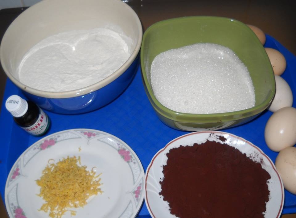 Prajitura marmorata cu visine si bezea. Un desert absolut delicios, cu fructe proaspete sau congelate