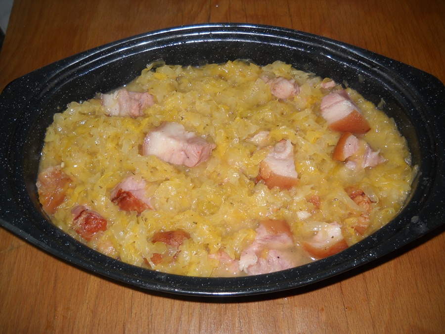 Varza acra cu ciolan afumat