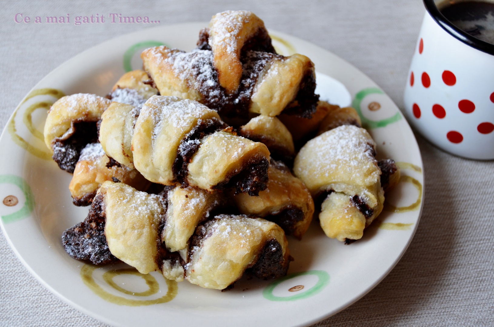 Cornulete din foietaj cu ciocolata si nuca