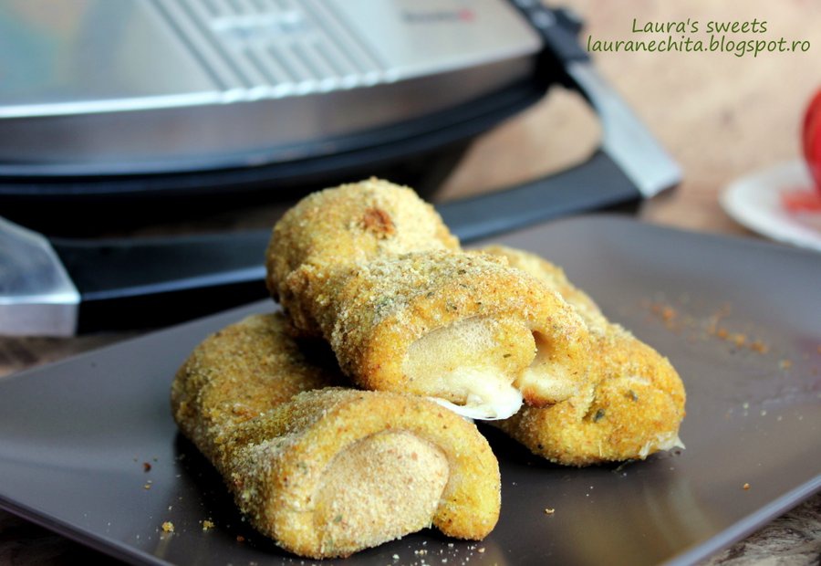 Rulouri de clatite umplute cu cascaval si bacon