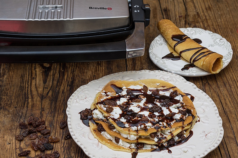 Pancakes cu ricotta si stafide