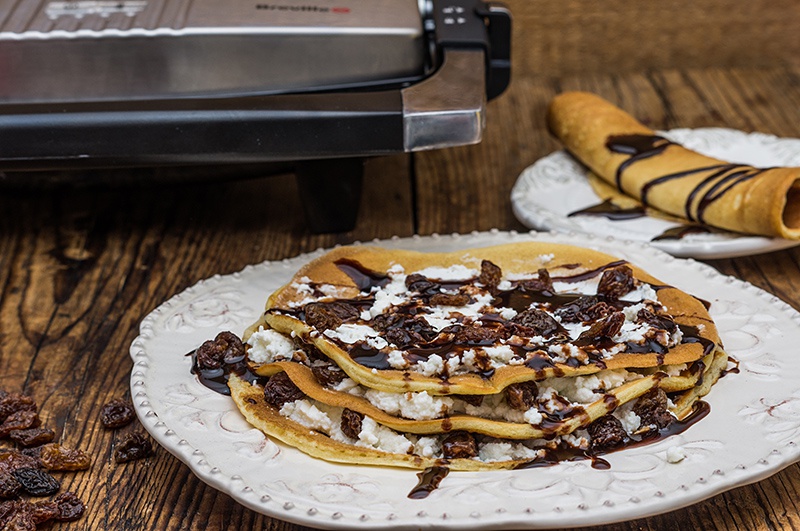 Pancakes cu ricotta si stafide