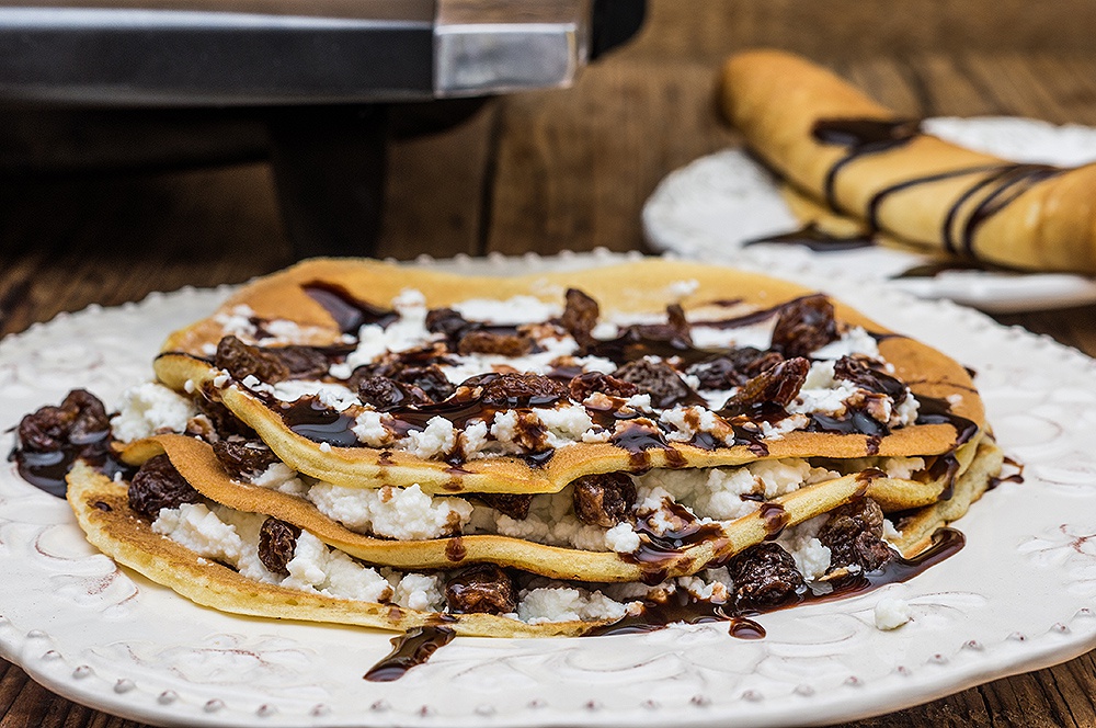 Pancakes cu ricotta si stafide