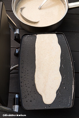 Clatite integrale cu branza si oua ochiuri