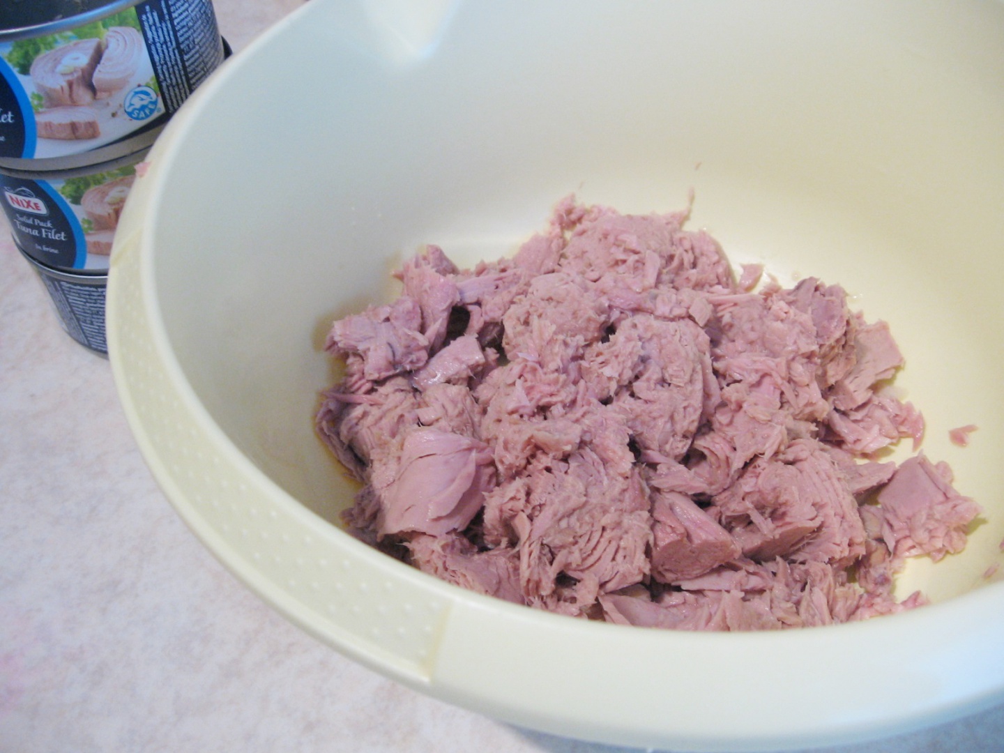 Chiftele de ton cu sos de iaurt