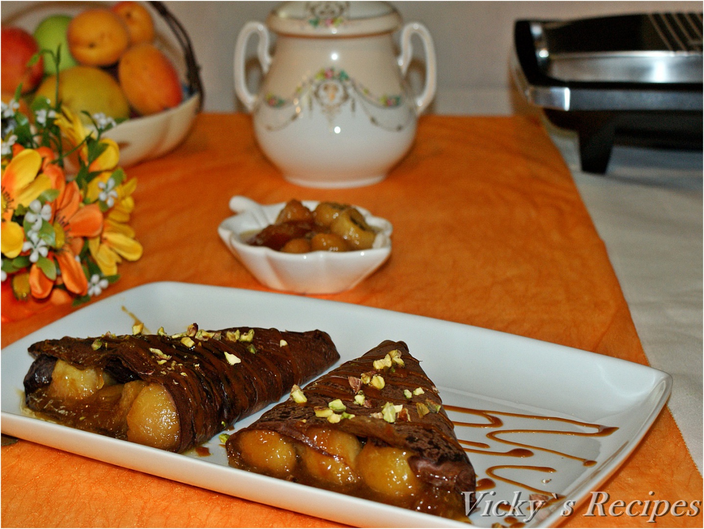 Clătite cu cacao umplute cu banane caramelizate