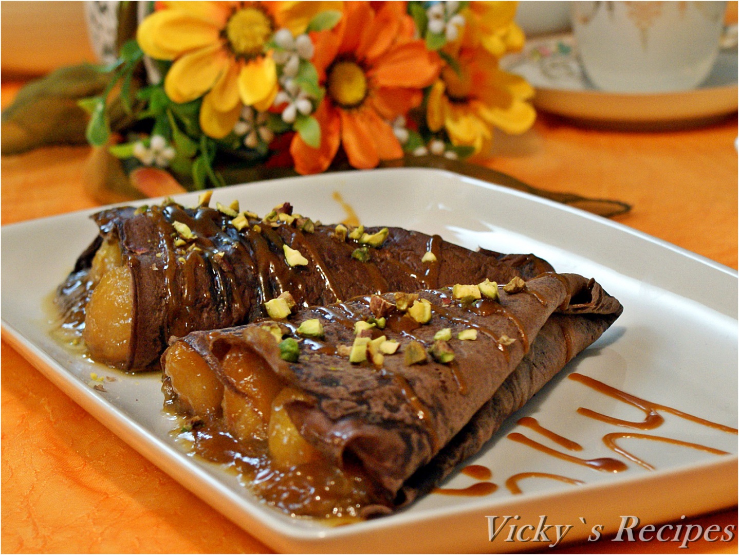 Clătite cu cacao umplute cu banane caramelizate