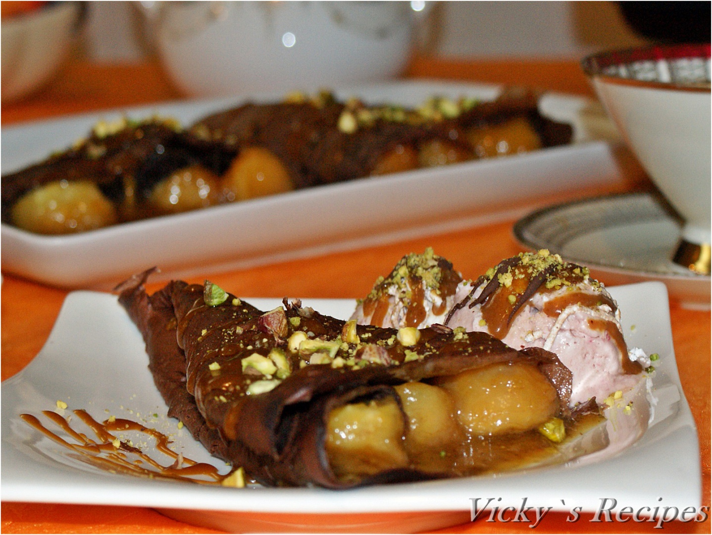 Clătite cu cacao umplute cu banane caramelizate