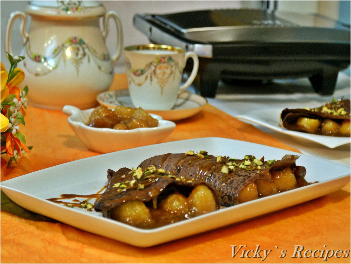 Clătite cu cacao umplute cu banane caramelizate