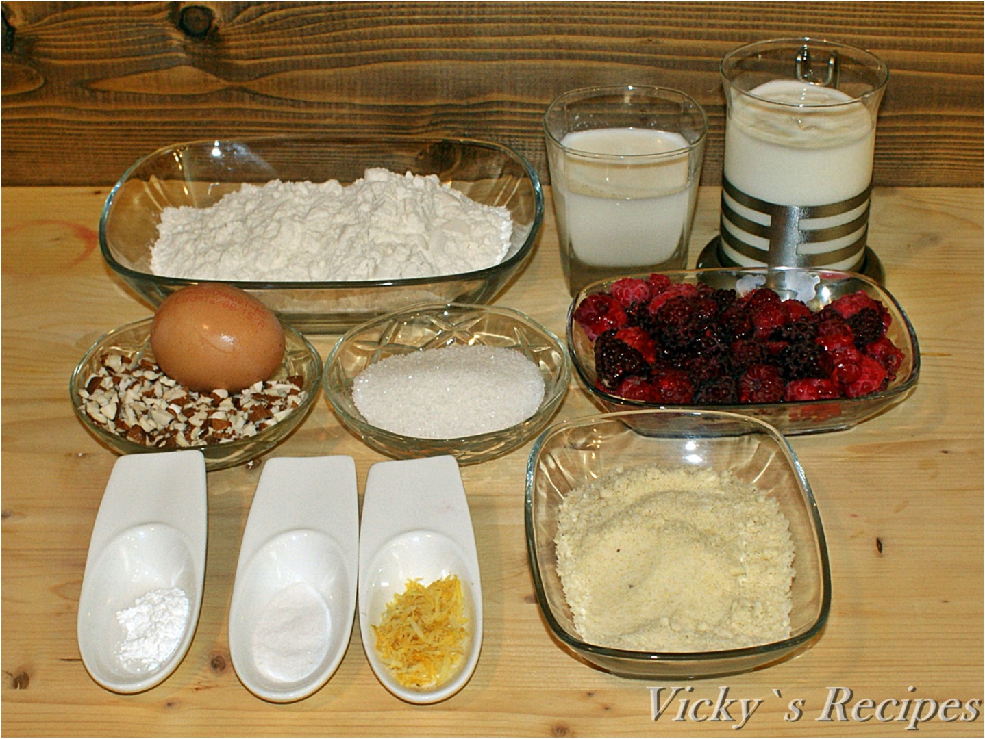 Pancakes cu iaurt, zmeură și migdale