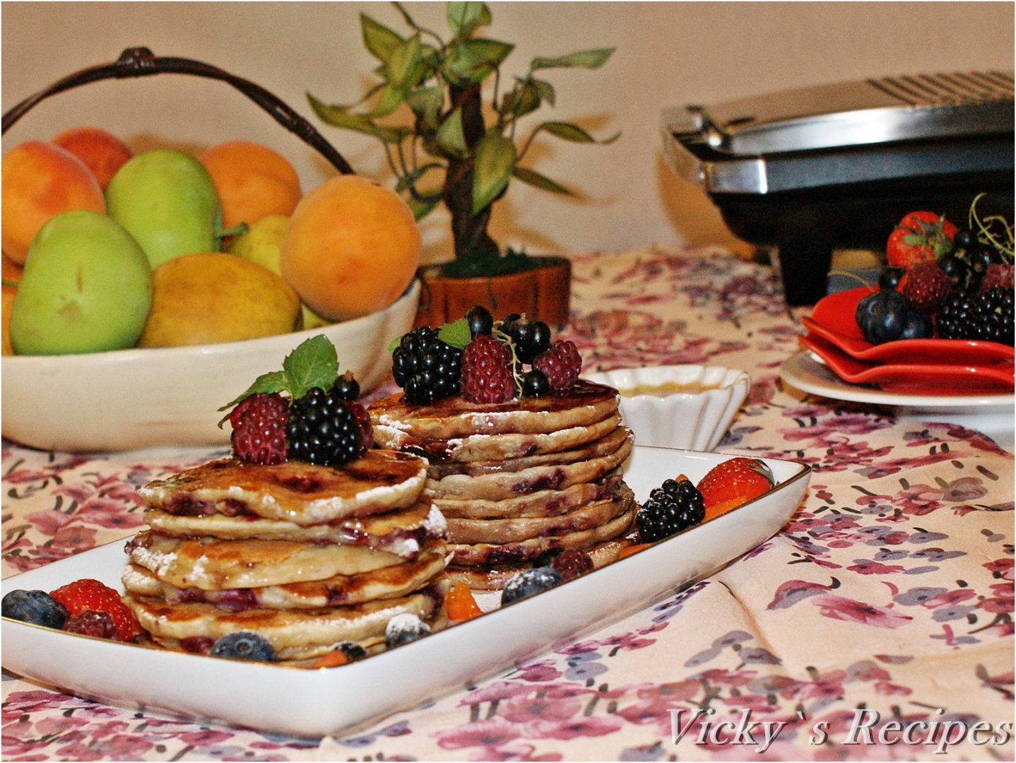 Pancakes cu iaurt, zmeură și migdale