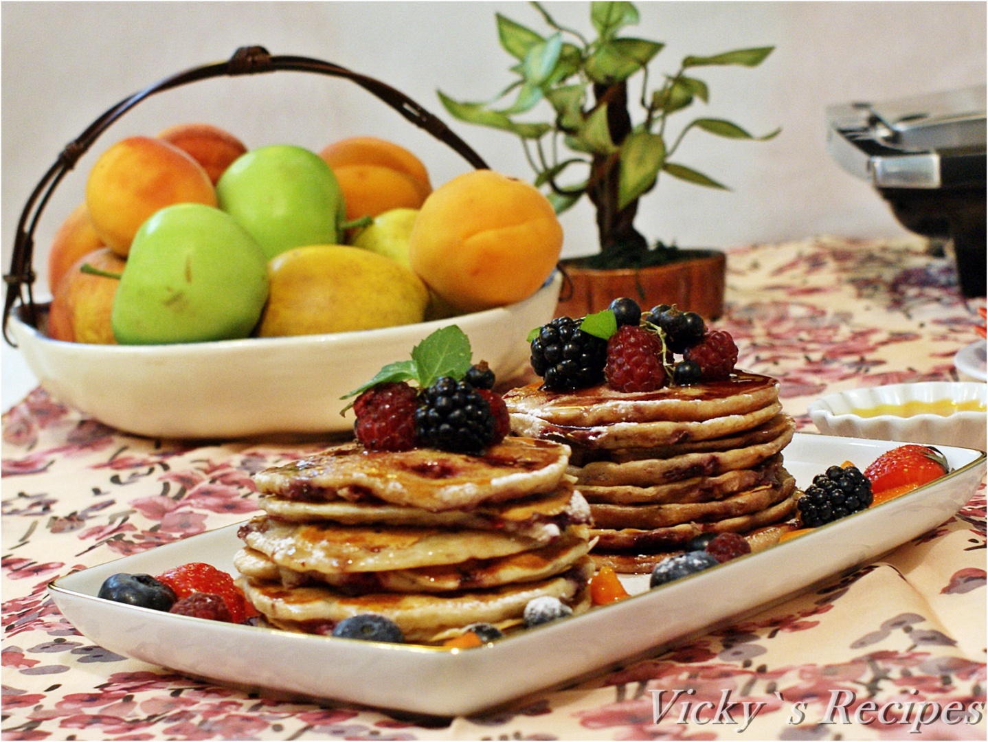 Pancakes cu iaurt, zmeură și migdale