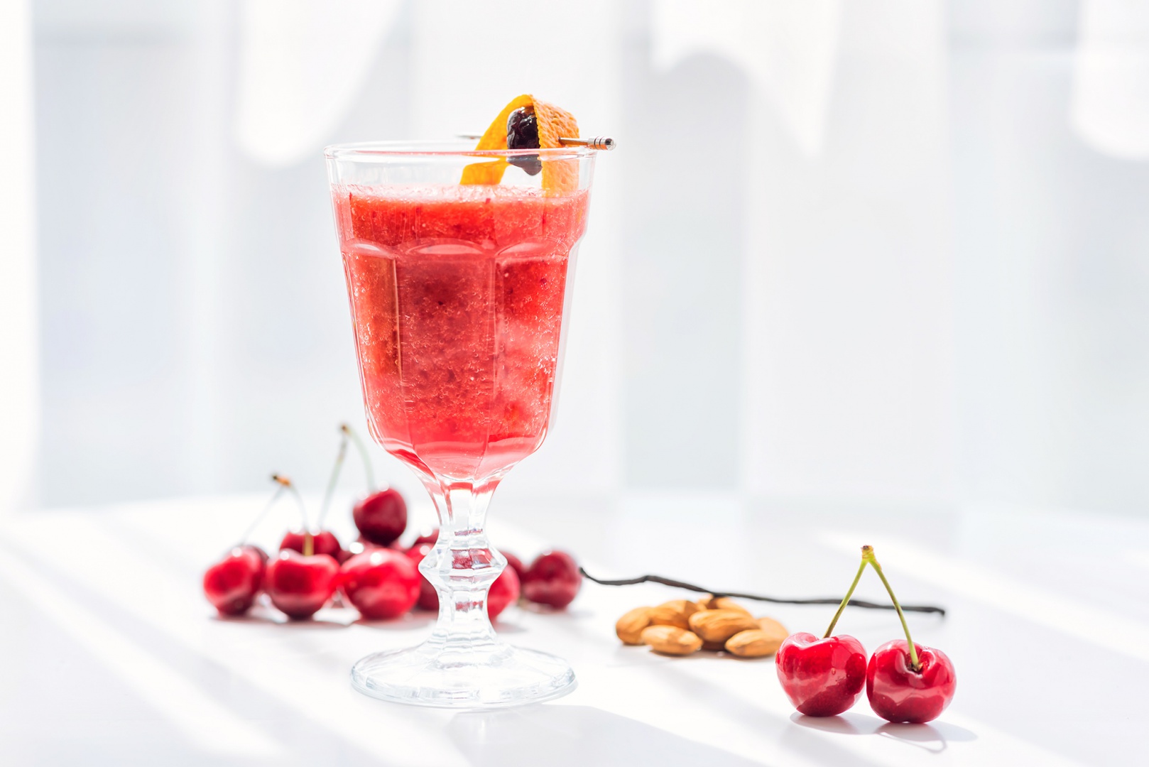 Cocktail cu Cirese si Amaretto