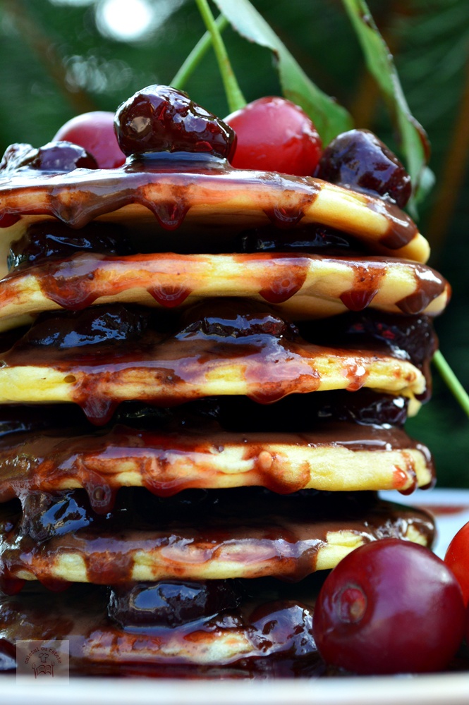 Pancakes cu ciocolata si visine