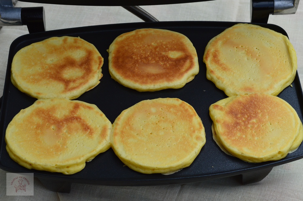 Pancakes cu ciocolata si visine