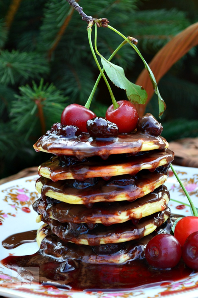 Pancakes cu ciocolata si visine