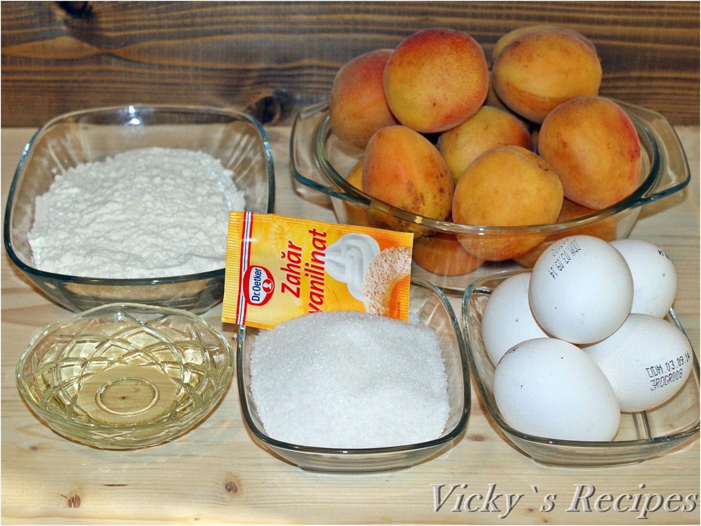 Tort cu cremă de zahăr ars și caise