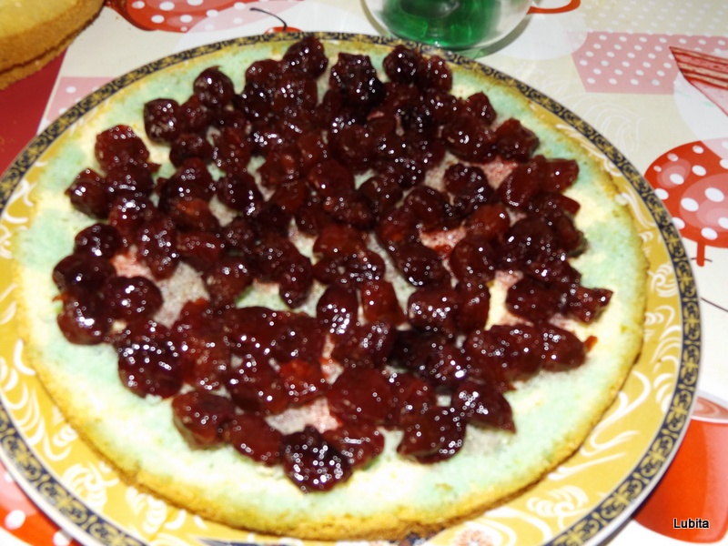 Tort cu cirese branza si menta