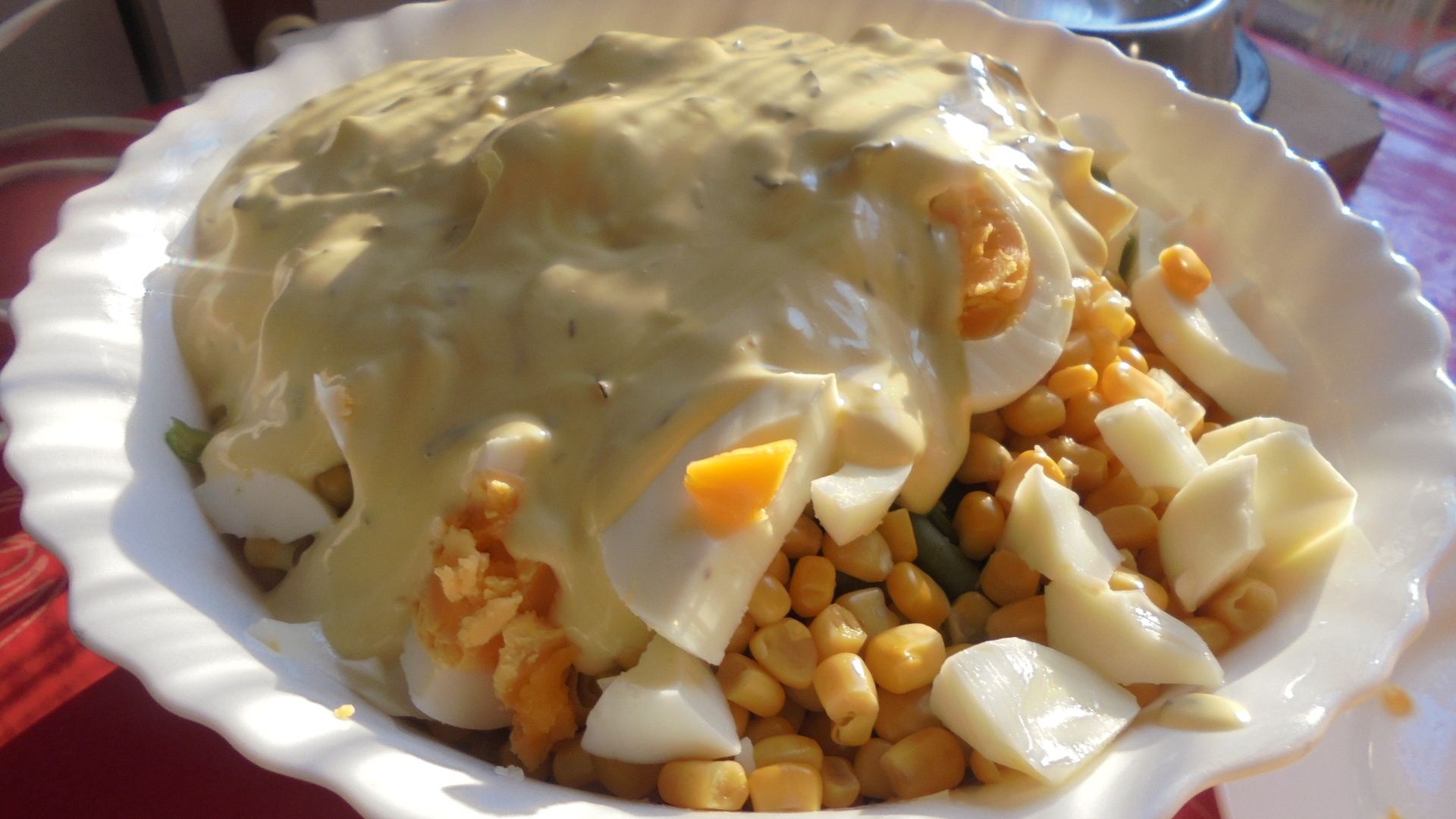 Salata de cartofi noi si fasole verde cu sos de maioneza