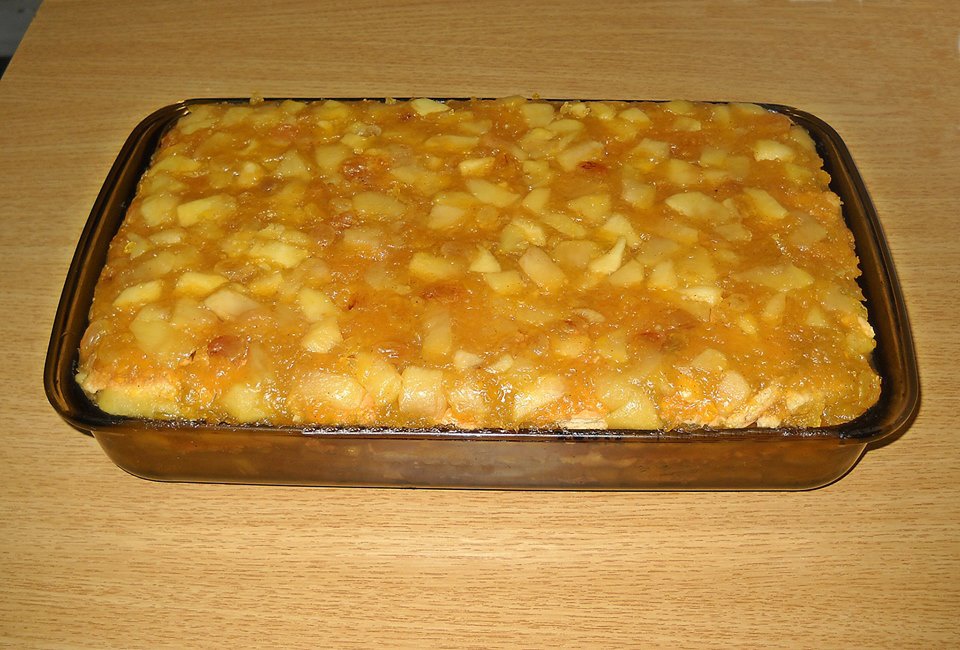 Prajitura cu mere,biscuiti si budinca (fara coacere)