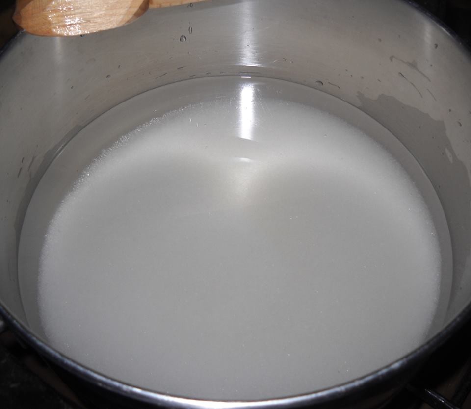 Prajitura cu mere,biscuiti si budinca (fara coacere)