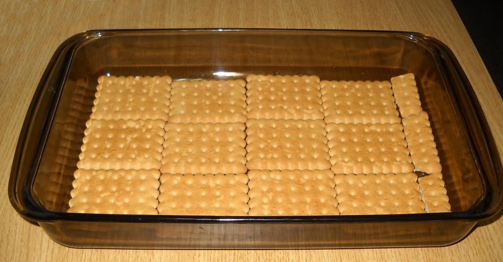 Prajitura cu mere,biscuiti si budinca (fara coacere)