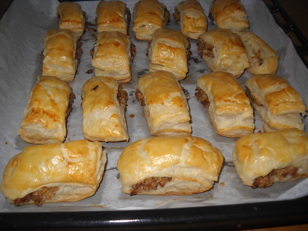 Pateuri cu ciuperci din aluat foietaj. Reteta simpla, rapida si delicioasa.